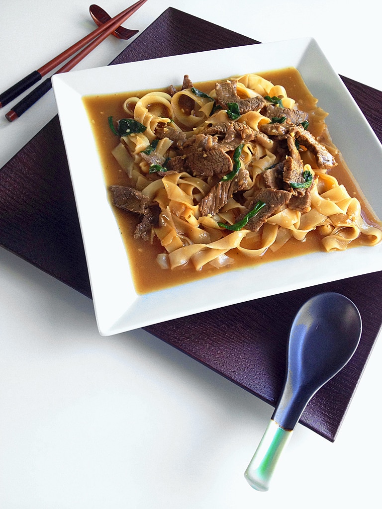 Ginger beef noodles is a great winter noodles fix. With thin strips of flank steak simmered in a gingery brown sauce and mixed with hearty rice noodles.