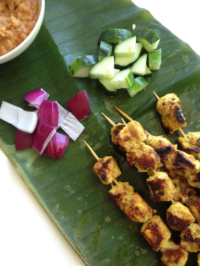 How to make chicken satay over a stove grill pan.