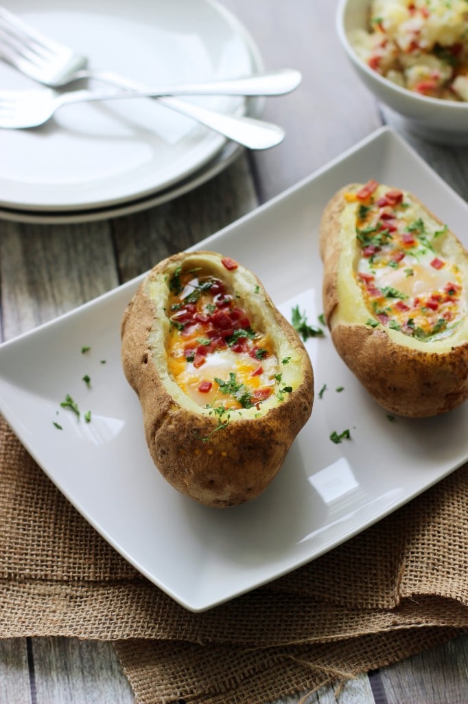 A simple recipe for Idaho Sunrise, baked eggs, bacon and cheese in potato bowls. Ready in under 30 minutes for a nice, hearty breakfast.