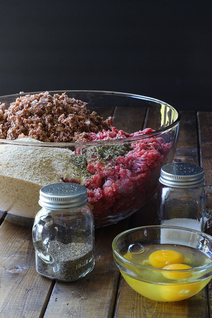 An easy recipe for mushroom meatloaf lovers. Serve with a gravy of your choice and pair it with a side of mashed potatoes and sauteed greens.