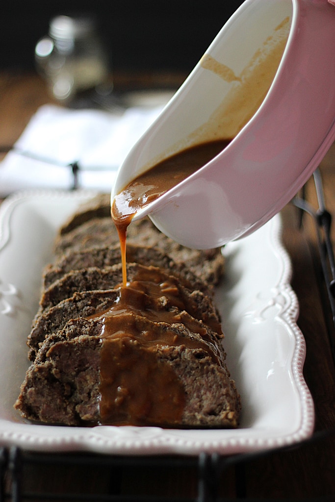 An easy recipe for mushroom meatloaf lovers. Serve with a gravy of your choice and pair it with a side of mashed potatoes and sauteed greens.