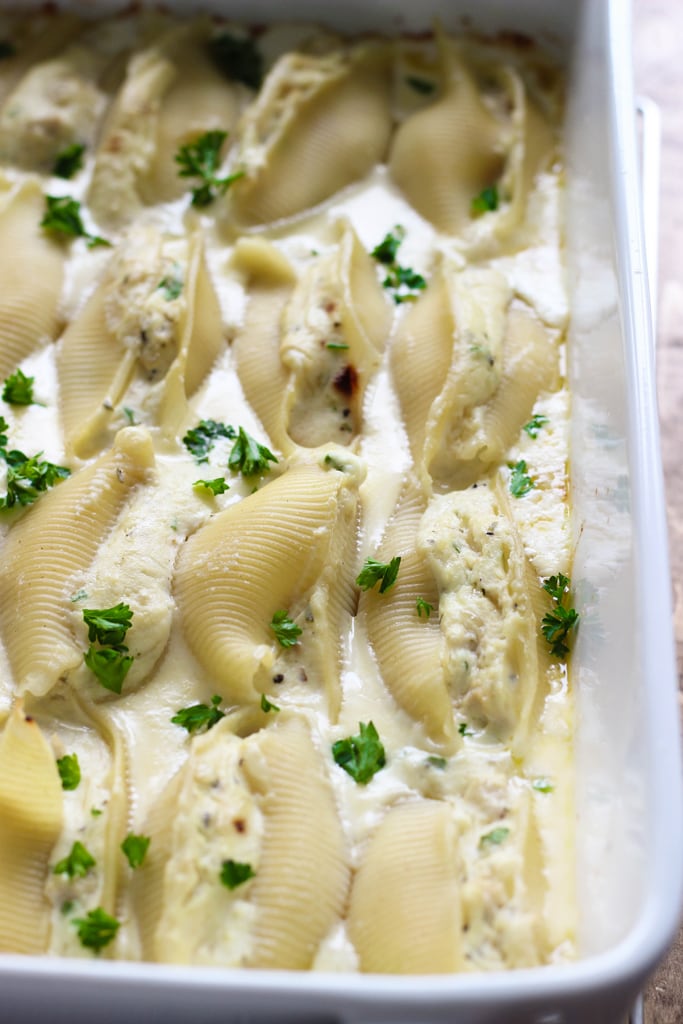 Chicken Alfredo pasta shells are decadent and delicious. These shellfredos have ricotta chicken stuffed shells swimming in a rich Alfredo sauce.