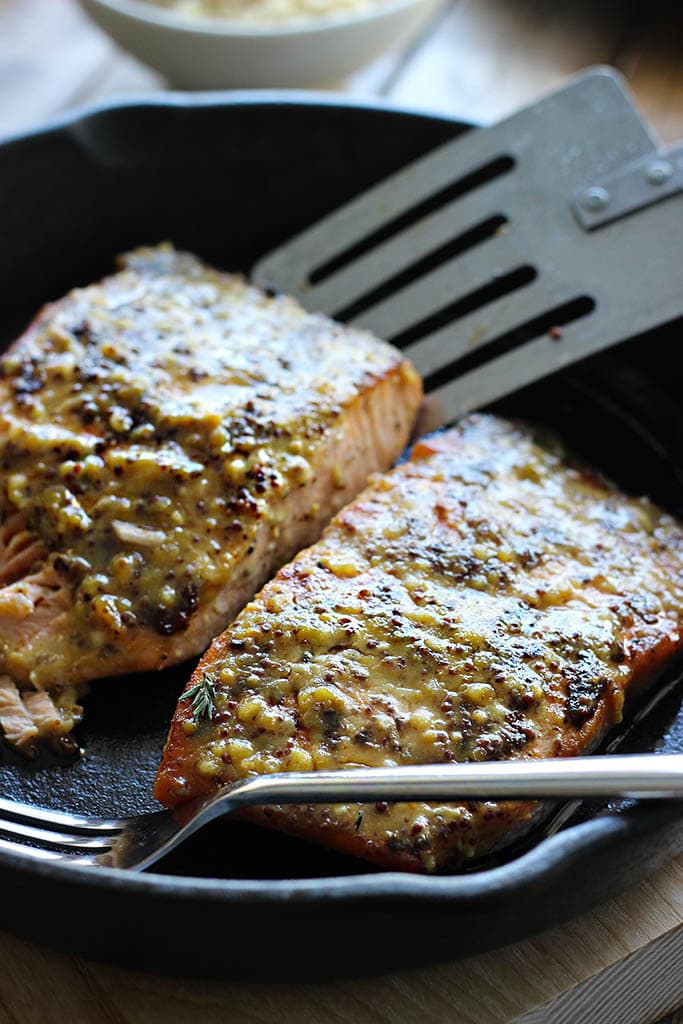 Quick and easy honey mustard salmon baked and ready in under 30 minutes. With a delicious sauce of garlic, honey and mustard for mustard lovers!