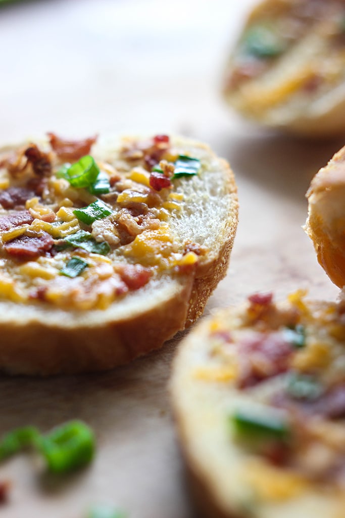 An easy cheesy bacon bread appetizer for a big crowd. With creamy butter, cheddar cheese, bacon pieces and green onions! 