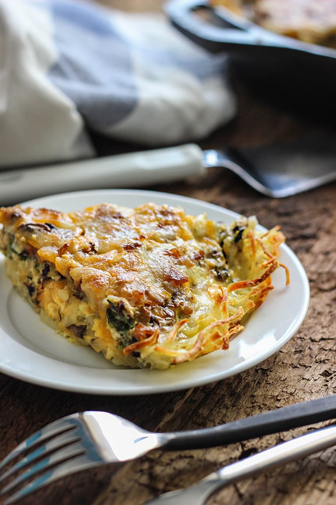 Enjoy a crispy hash brown crust in this hash brown breakfast quiche filled with custard, zucchini, mushrooms and bacon!