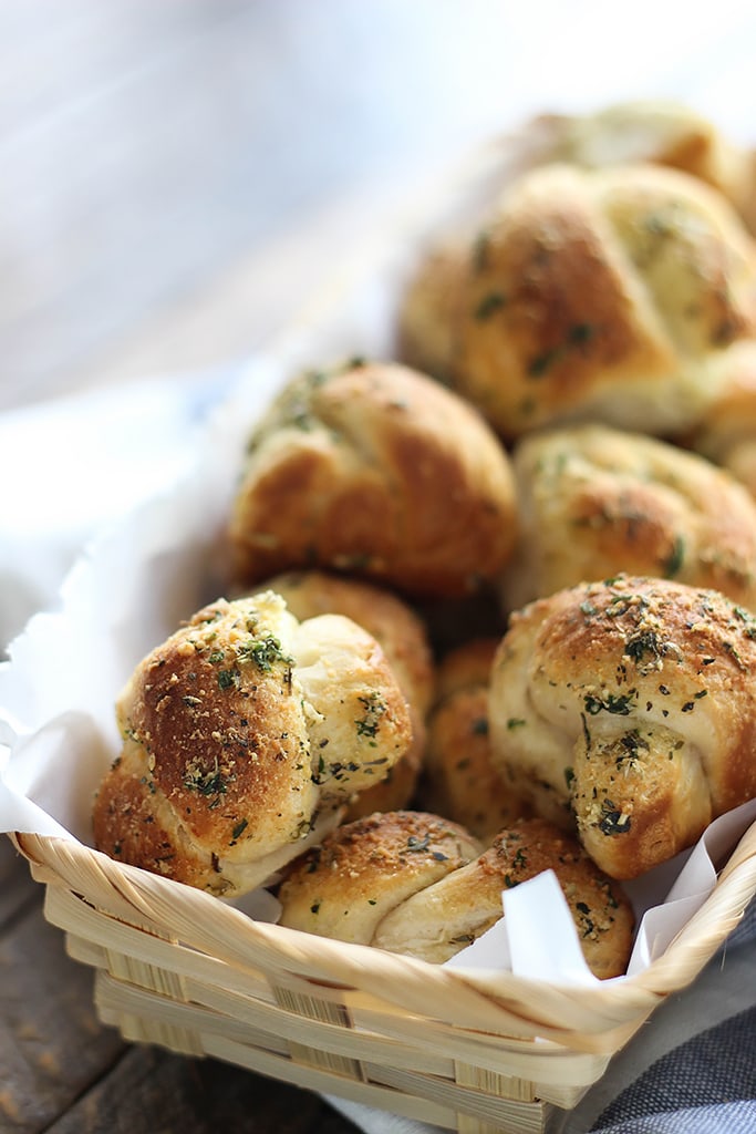 Love garlic knots? Make these easy Parmesan garlic knots at home with a simple cheat! Ready in under 30 minutes.