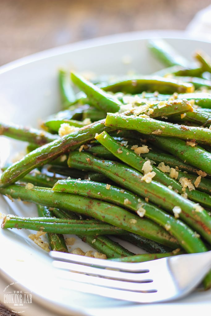 These spicy and smoky green beans are a super simple side to balance out your proteins. Ready in 15 minutes.