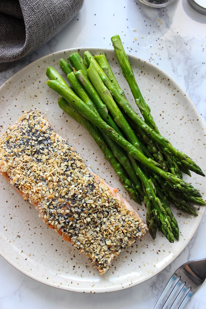 This boldly flavored sesame crusted salmon (everything bagel salmon) only needs 5 ingredients and 30 minutes to enjoy a quick and healthy weeknight dinner.