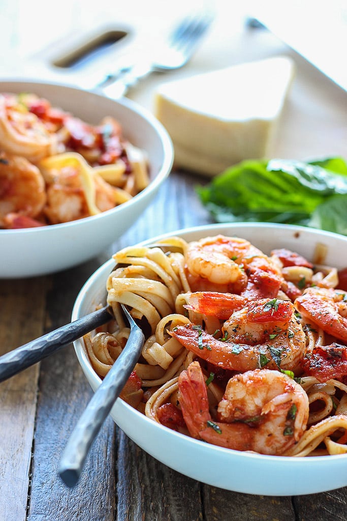Juicy jumbo shrimp in a sweet and spicy marinara sauce makes spicy shrimp pasta diavolo the perfect 30-minute meal for seafood pasta lovers.