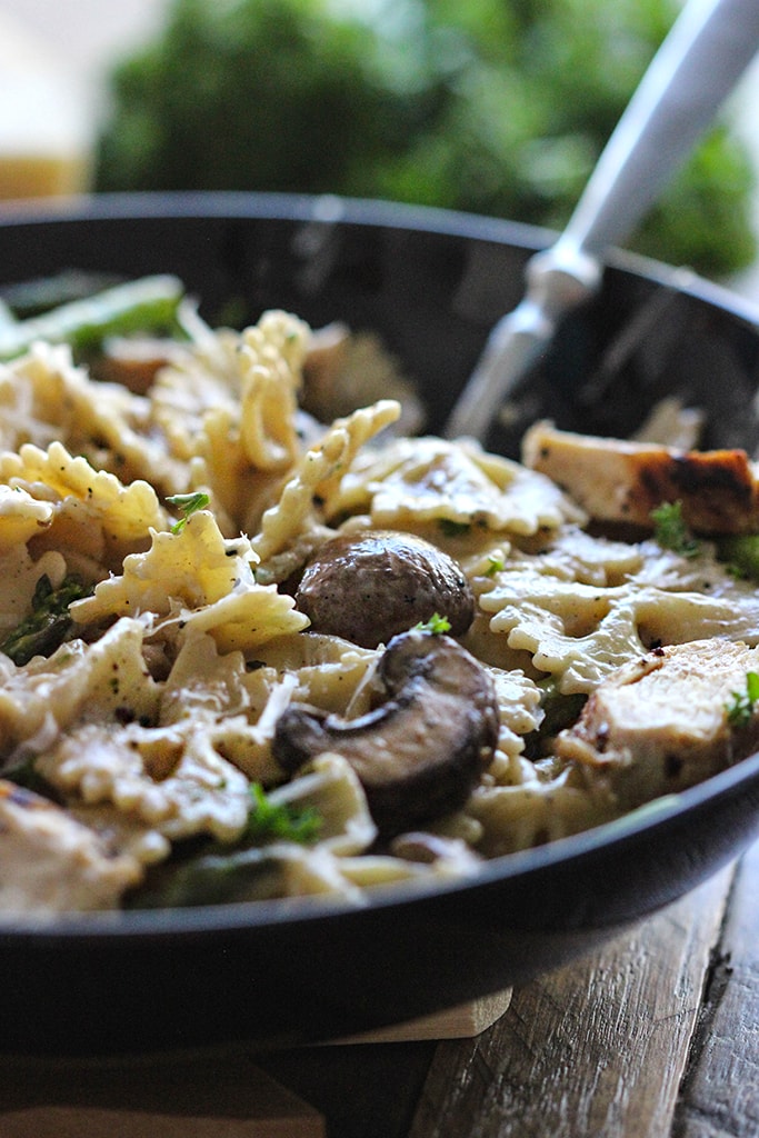 Use store-bought ingredients for this quick and easy lemon pepper chicken Alfredo pasta. Serves 6-8 and ready in 30 minutes.