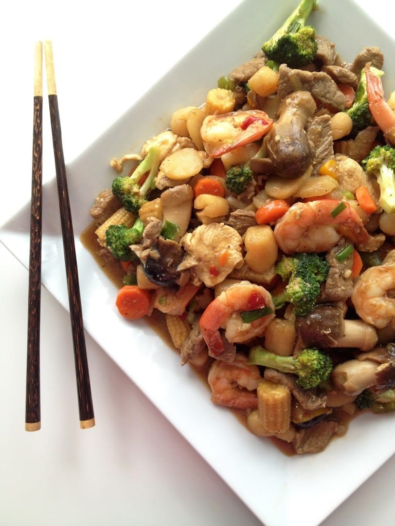 Stir-fry de la famille heureuse