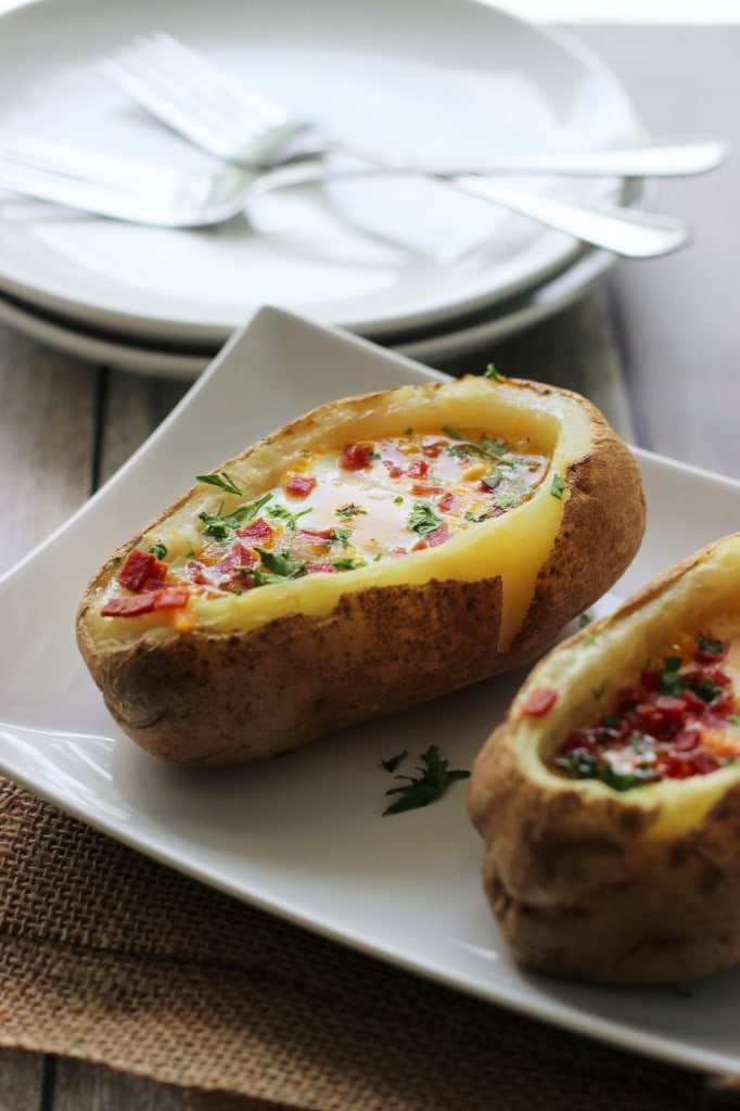 A simple recipe for Idaho Sunrise, baked eggs, bacon and cheese in potato bowls. Ready in under 30 minutes for a nice, hearty breakfast.