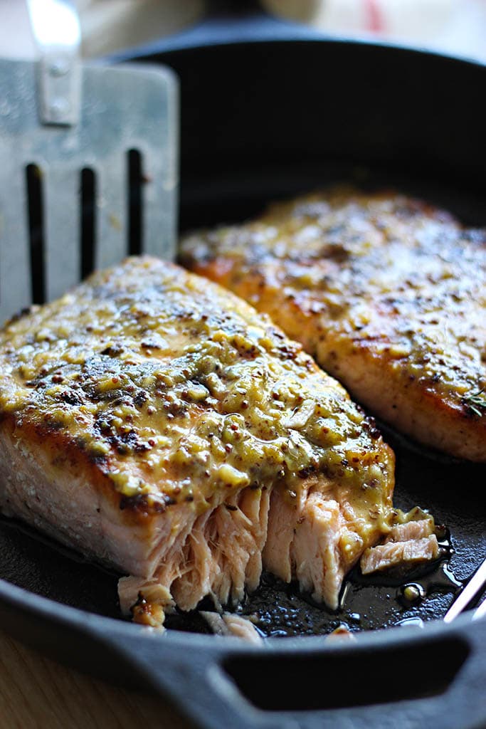 Quick and easy honey mustard salmon baked and ready in under 30 minutes. With a delicious sauce of garlic, honey and mustard for mustard lovers!