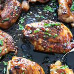 Five ingredients and 20 minutes is all it takes to enjoy this honey garlic chicken skillet. With the much loved sauce that won over kitchens everywhere.