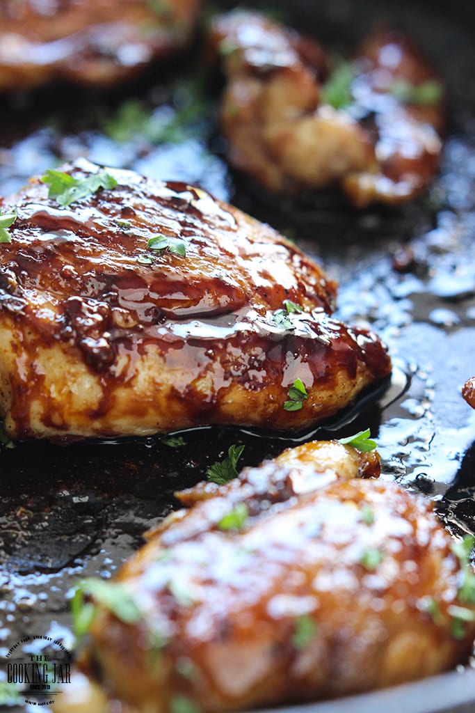 Five ingredients and 20 minutes is all it takes to enjoy this honey garlic chicken skillet. With the much loved sauce that won over kitchens everywhere.