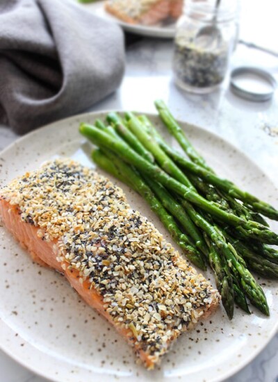 This boldly flavored sesame crusted salmon (everything bagel salmon) only needs 5 ingredients and 30 minutes to enjoy a quick and healthy weeknight dinner.