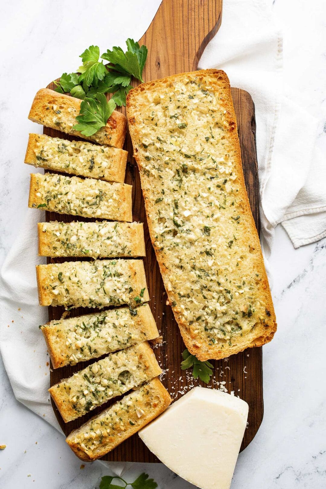 homemade-garlic-bread-the-cooking-jar